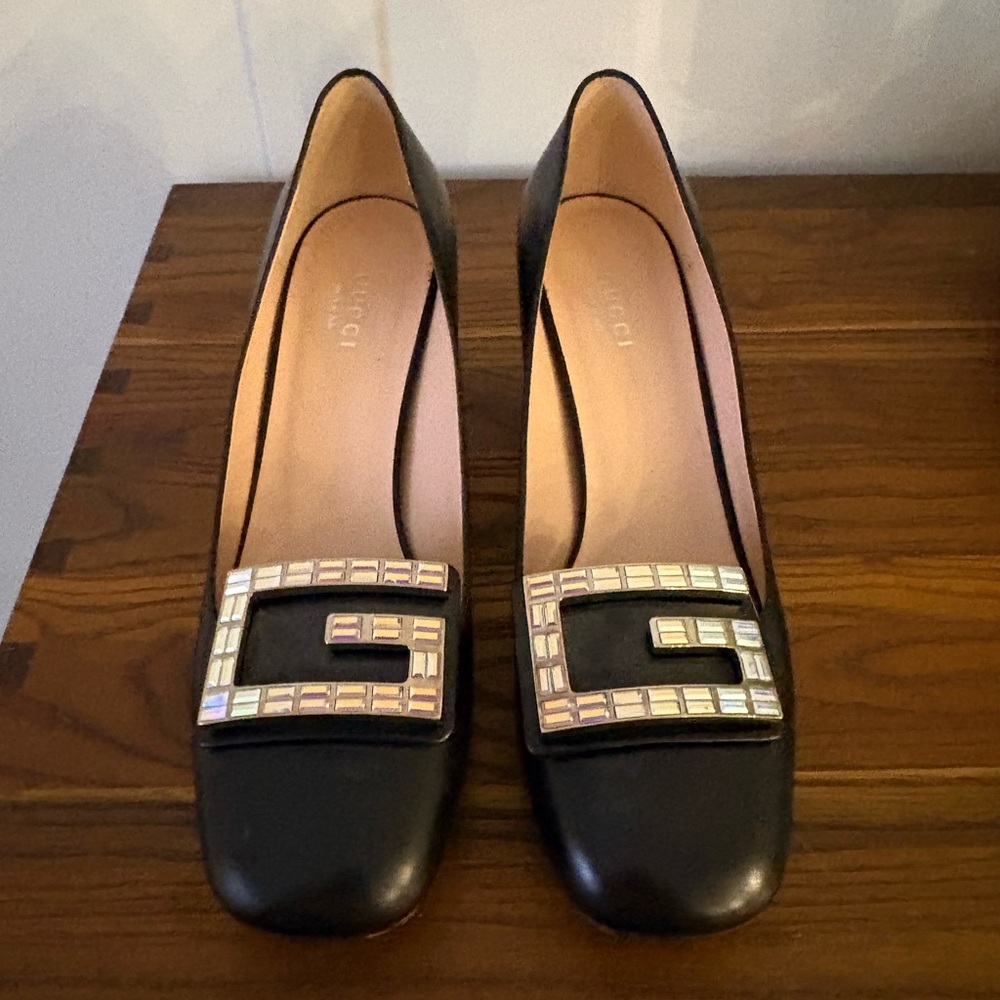 Gucci Black Leather Heels with Gold-Tone Crystal G Buckle